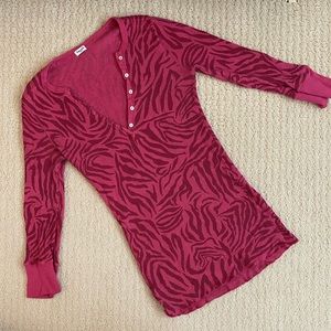 Splendid size small pink tiger print waffle shirt